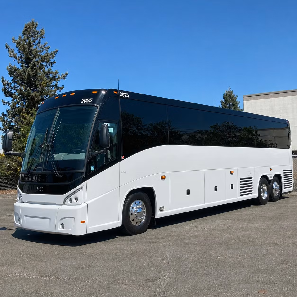 you can find and book long distance transportation in salinas and any nearby city